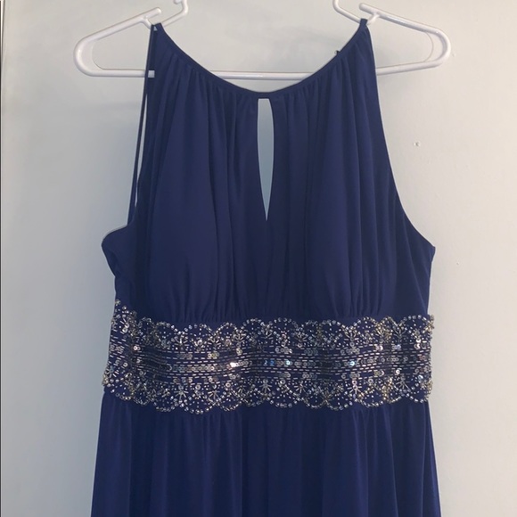 Formal Dress - Picture 2 of 7